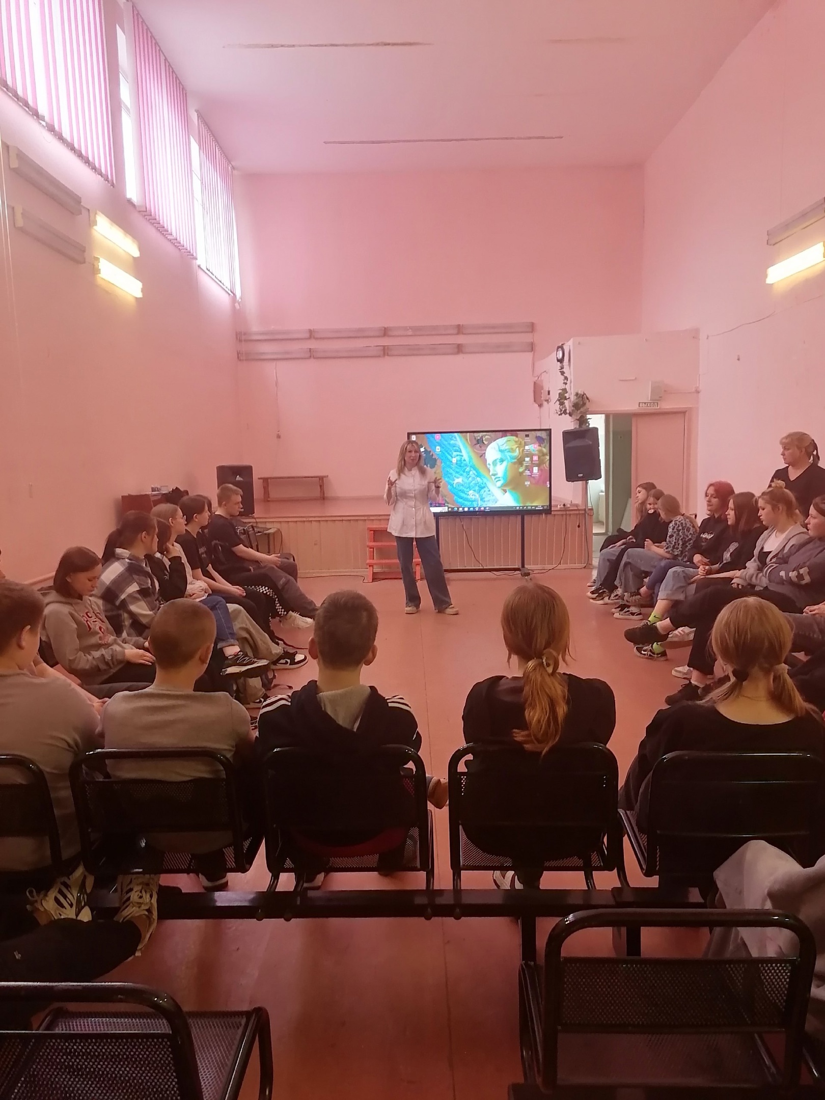 Представители по профилактической работе Наркологического диспансера г. Череповца провели информационную встречу.